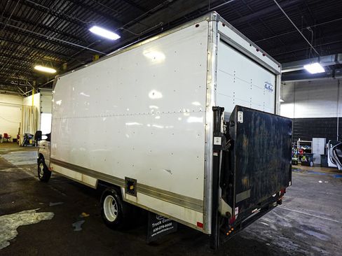 Used 2019 Ford E-350 and Econoline 350 Super Duty w/ Power Windows & Locks Group RWD image 4