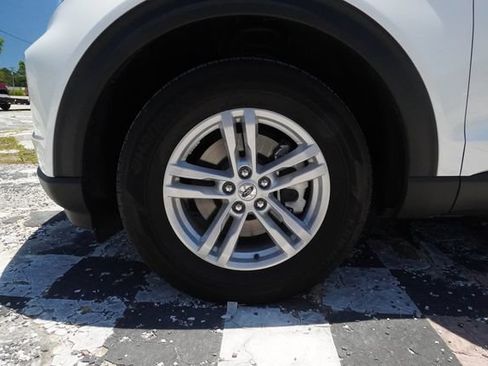 Used 2024 Ford Explorer XLT RWD image 41