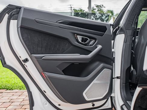 Used 2024 Lamborghini Urus S AWD/4WD image 36