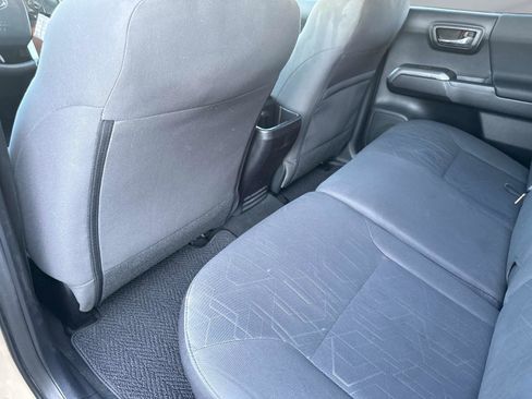 Used 2016 Toyota Tacoma TRD Off-Road image 21