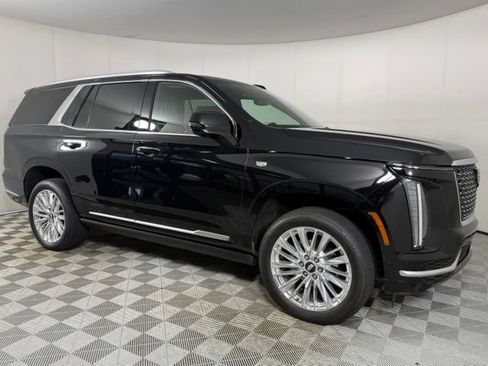 Certified 2026 Cadillac Escalade Luxury AWD/4WD image 11