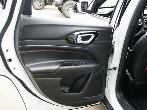 Used 2025 Jeep Compass Trailhawk image 24