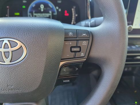 Used 2025 Toyota Camry LE image 15