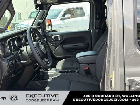 Used 2023 Jeep Wrangler Unlimited w/ Sun & Screen Package AWD/4WD image 11