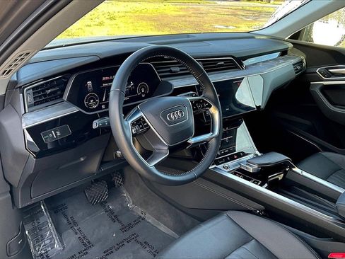 Used 2021 Audi e-tron Premium Plus w/ Premium Plus Package image 19