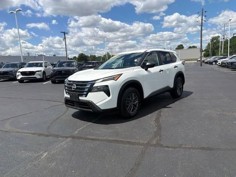 Used 2024 Nissan Rogue S AWD/4WD image 23
