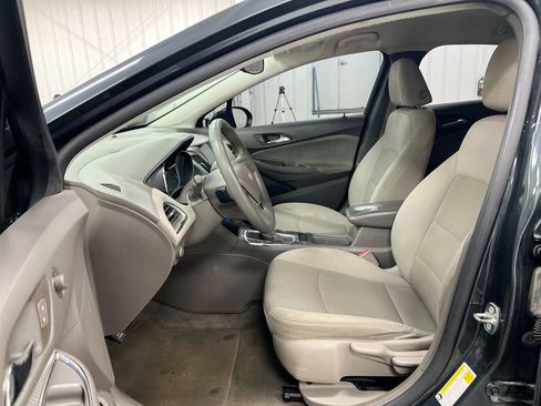 Used 2018 Chevrolet Cruze LT FWD image 19