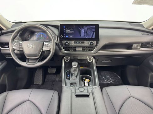 Used 2024 Toyota Grand Highlander XLE image 12