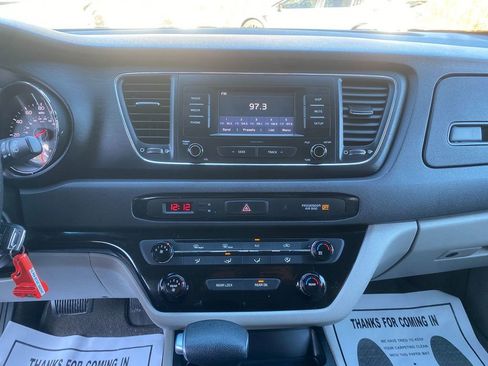 Used 2018 Kia Sedona L image 20