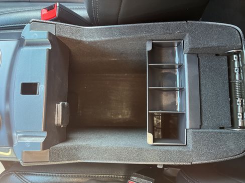 Used 2017 Ford Explorer XLT w/ Equipment Group 202A image 33