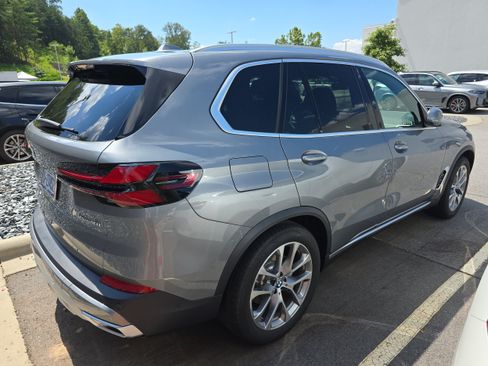 New 2026 BMW X5 xDrive40i w/ Premium Package AWD/4WD image 2