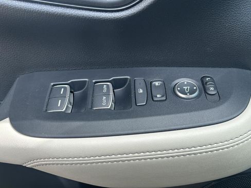 Certified 2025 Honda HR-V EX-L image 12