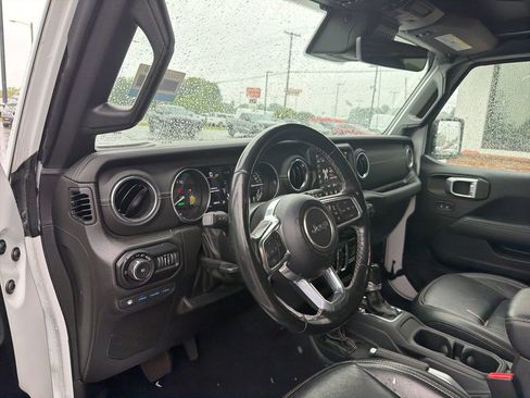Used 2022 Jeep Wrangler Unlimited Sahara w/ Cold Weather Group AWD/4WD image 3