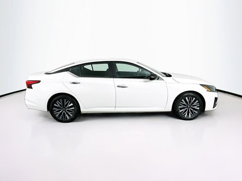 Used 2025 Nissan Altima 2.5 SV image 10