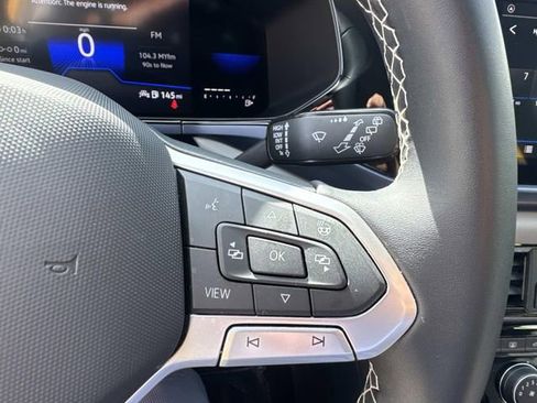 Certified 2023 Volkswagen Taos SE w/ Black Wheel Package image 17