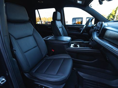 Used 2025 Chevrolet Tahoe LT w/ Comfort Package image 32