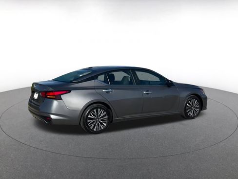 Used 2024 Nissan Altima 2.5 SV image 15