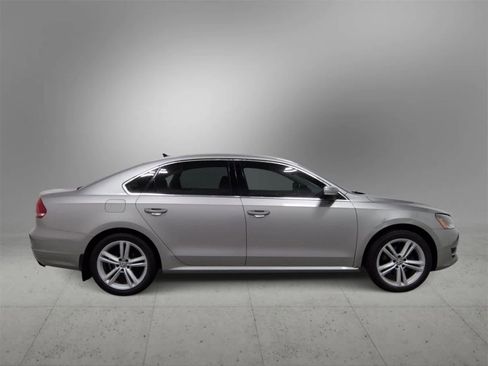 Used 2014 Volkswagen Passat 1.8T SE image 9