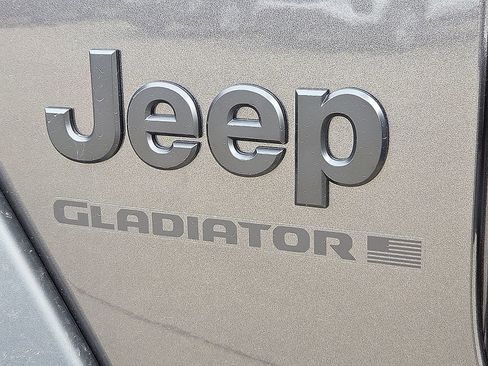 New 2025 Jeep Gladiator Sport image 9