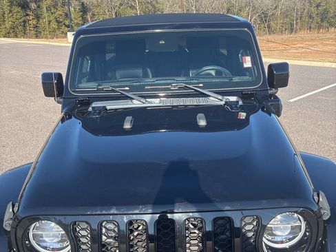 Used 2022 Jeep Wrangler Unlimited Sahara image 9