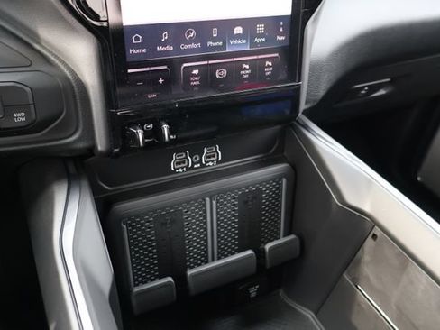 New 2026 RAM 2500 Laramie AWD/4WD image 15