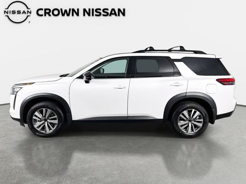 New 2026 Nissan Pathfinder SL image 8