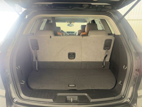 Used 2017 Chevrolet Traverse LT w/ Style and Technology Package image 14