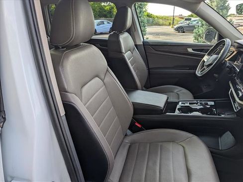 Certified 2025 Volkswagen Atlas SEL AWD/4WD image 12