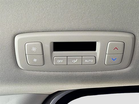 Used 2025 Kia Carnival FWD image 25