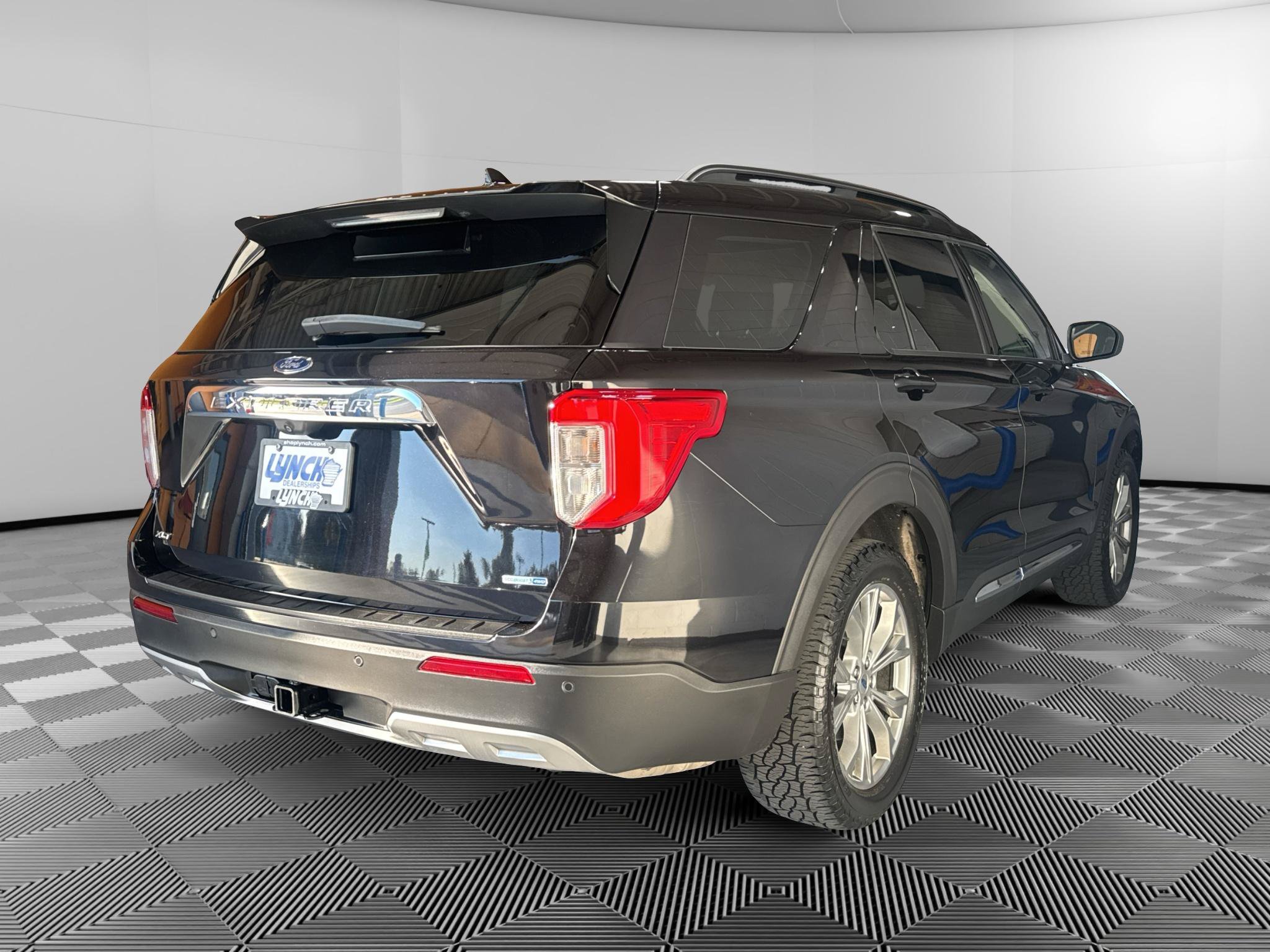 Used 2020 Ford Explorer XLT w/ Equipment Group 202A AWD/4WD image 5