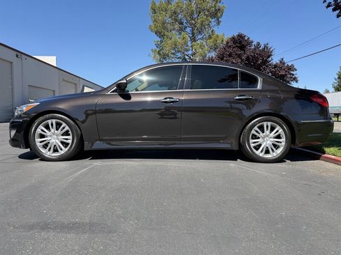 Used 2014 Hyundai Genesis 3.8 image 8