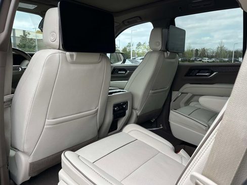 Used 2025 GMC Yukon Denali w/ Denali Reserve Package image 23