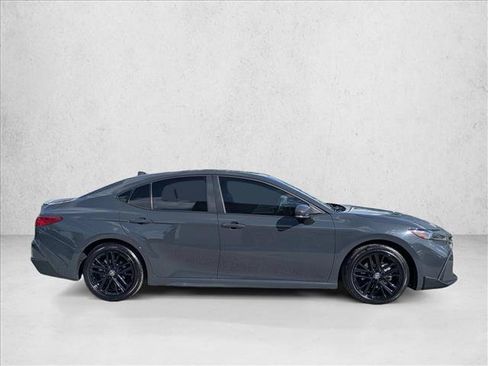 Used 2025 Toyota Camry SE FWD image 4