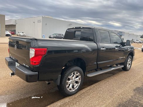 Used 2017 Nissan Titan SV image 6
