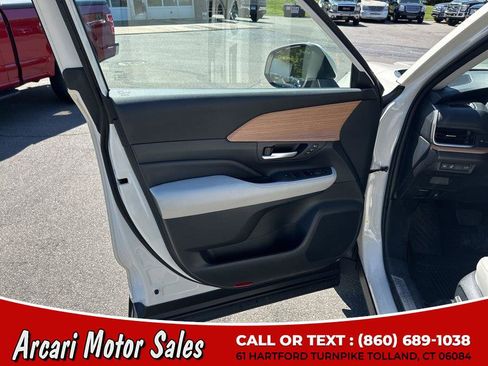 Used 2024 Toyota Grand Highlander AWD image 14