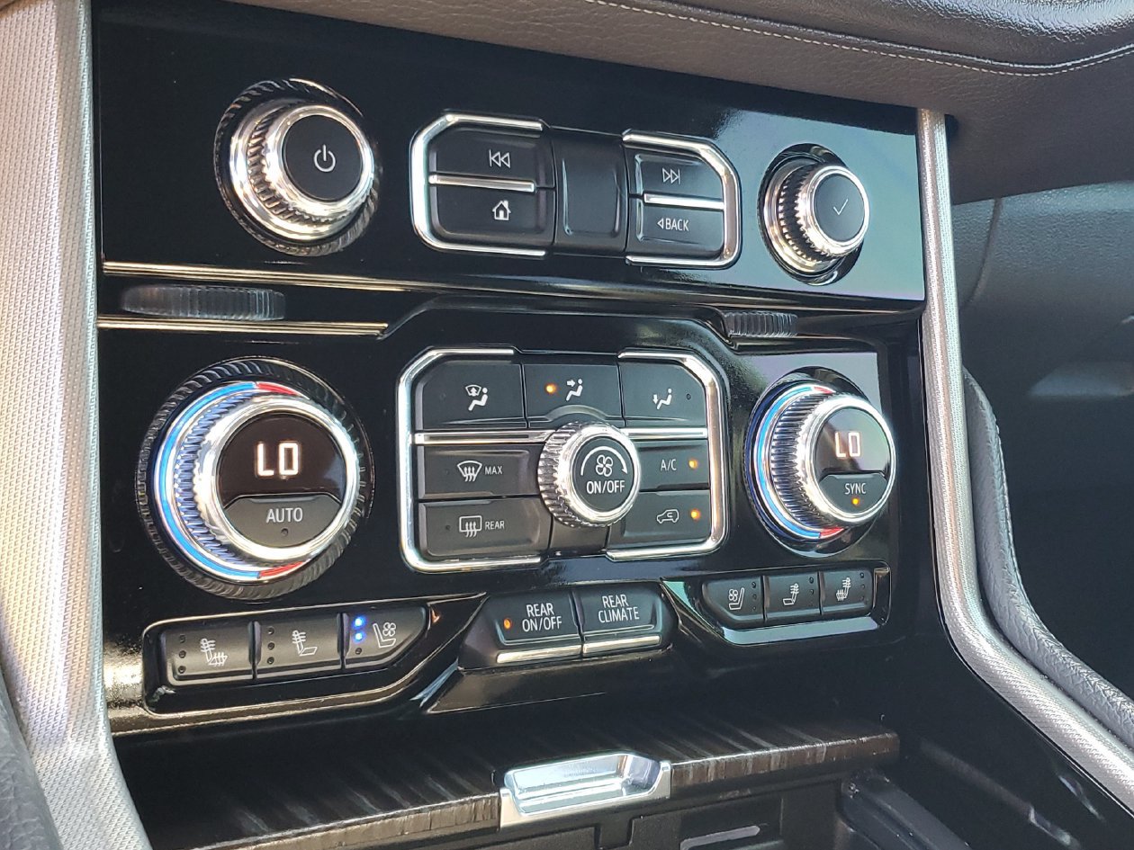 Used 2021 GMC Yukon Denali w/ Denali Premium Package RWD image 22