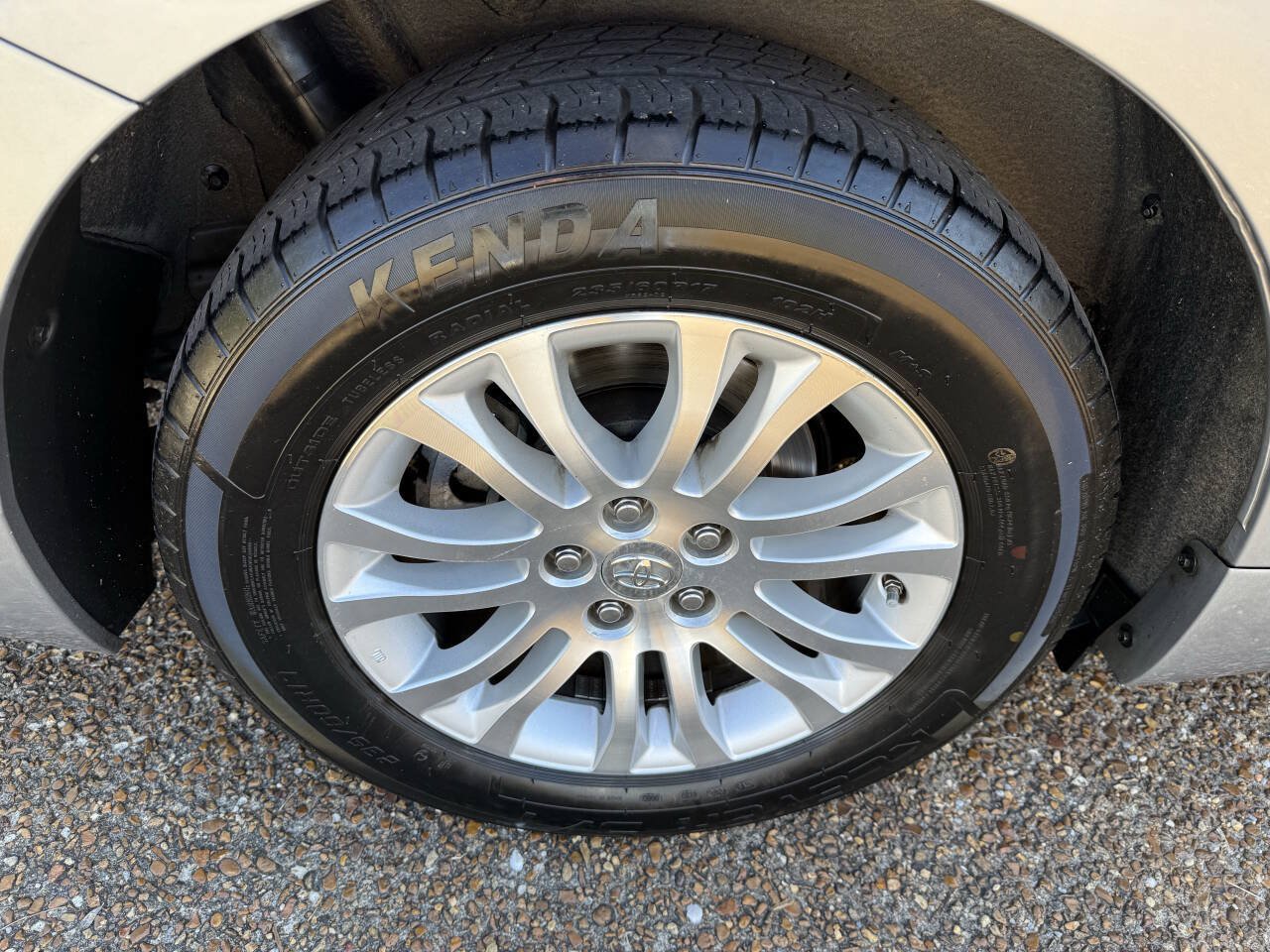 Used 2011 Toyota Sienna XLE w/ Entertainment Pkg FWD image 16