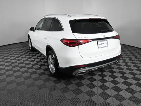Certified 2025 Mercedes-Benz GLC 300 4MATIC image 4