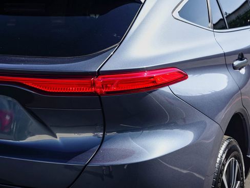 Certified 2023 Toyota Venza LE image 7