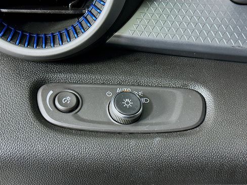 Used 2025 Chevrolet Trax LS image 16