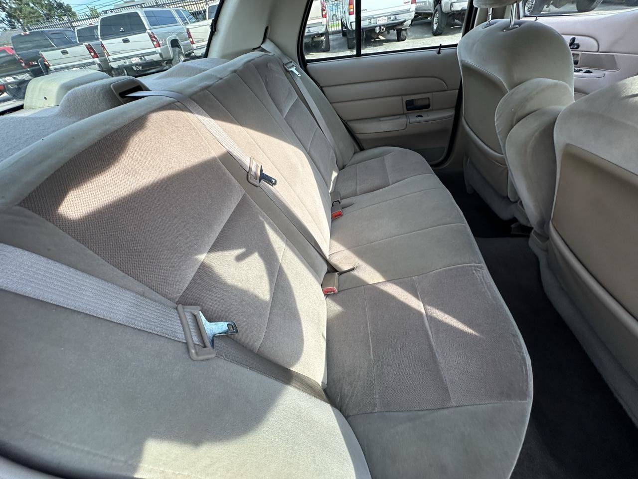 Used 2005 Ford Crown Victoria RWD image 27