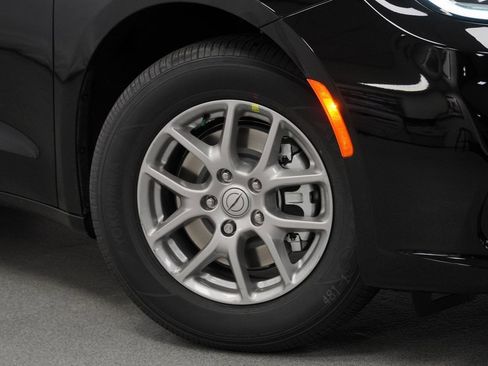 New 2026 Chrysler Pacifica Select image 4