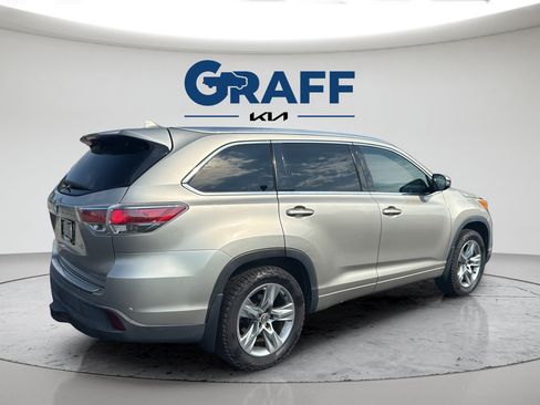 Used 2016 Toyota Highlander Limited Platinum w/ Four Season Floor Mat Package AWD/4WD image 8
