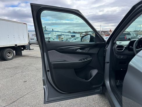 Used 2025 Chevrolet TrailBlazer LT image 9