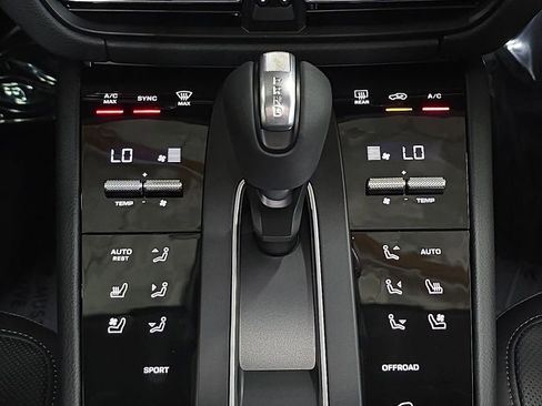 New 2026 Porsche Macan AWD/4WD image 19