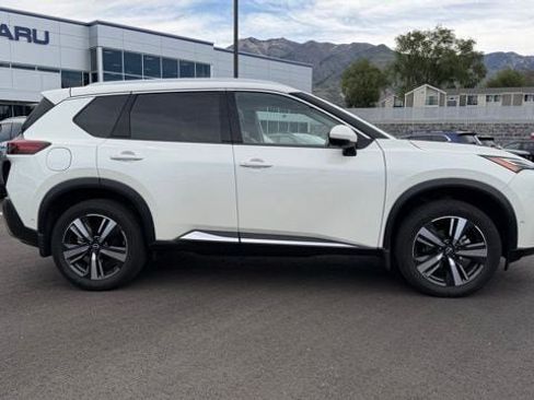 Used 2023 Nissan Rogue Platinum AWD/4WD image 2