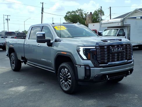 Used 2024 GMC Sierra 3500 Denali Ultimate AWD/4WD image 7