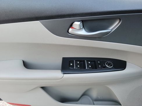 Used 2020 Kia Forte LXS FWD image 12