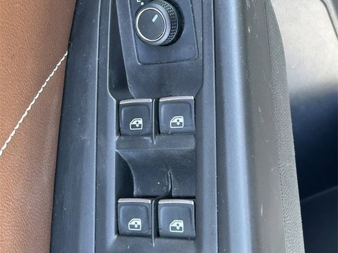 Used 2022 Volkswagen Atlas SE image 25