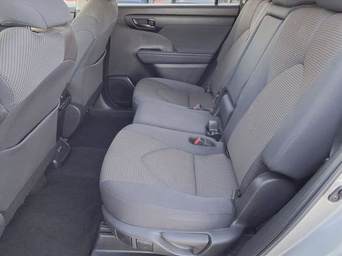 Used 2024 Toyota Highlander LE image 12